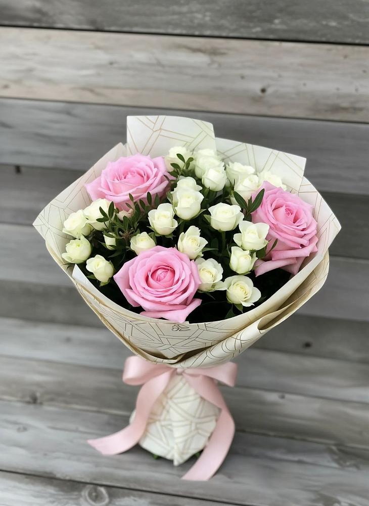 Букет цветов из: Розы в Первомайский