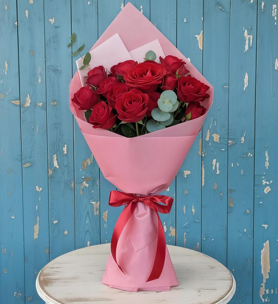 Букет цветов из: Розы в Первомайский