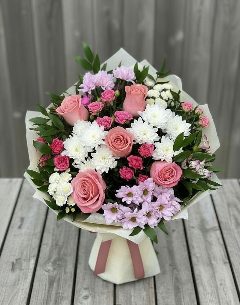 Букет цветов из: Альстромерии, Гвоздики, Розы и Хризантемы в Первомайский