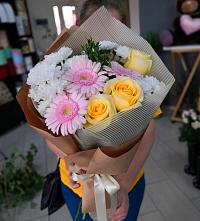 Букет цветов из:  Герберы, Розы и Хризантемы #REPLACE_PRED# Первомайский