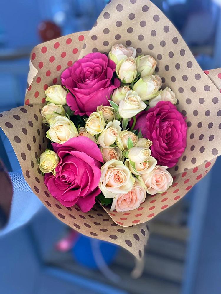 Букет цветов из: Розы в Первомайский