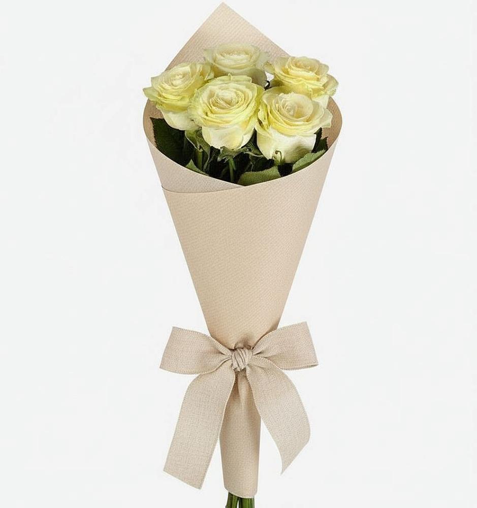 Букет цветов из: Розы в Первомайский