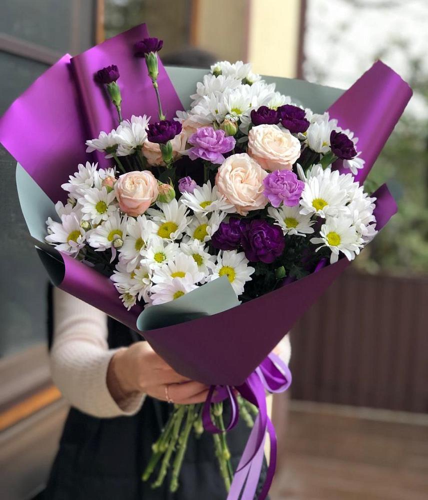 Букет цветов из: Хризантемы, Гвоздики и Розы в Первомайский