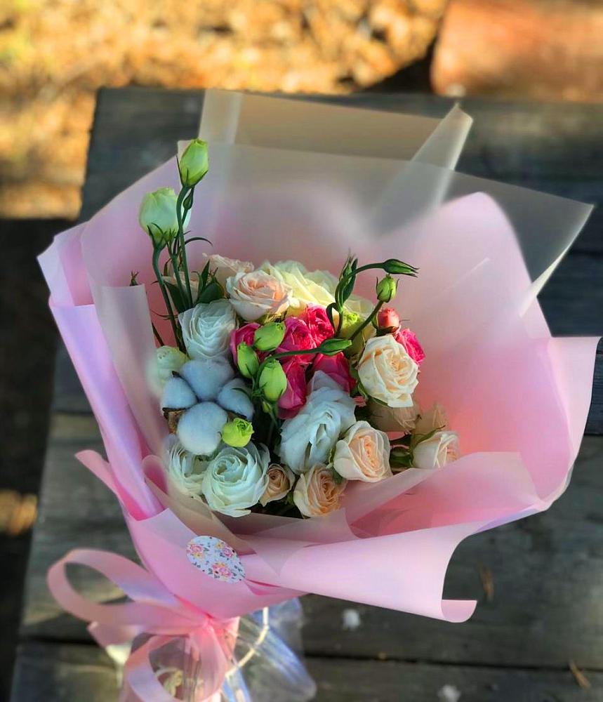 Букет цветов из: Розы и Лизиантусы в Первомайский