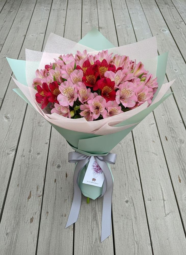 Букет цветов из: Альстромерии в Первомайский