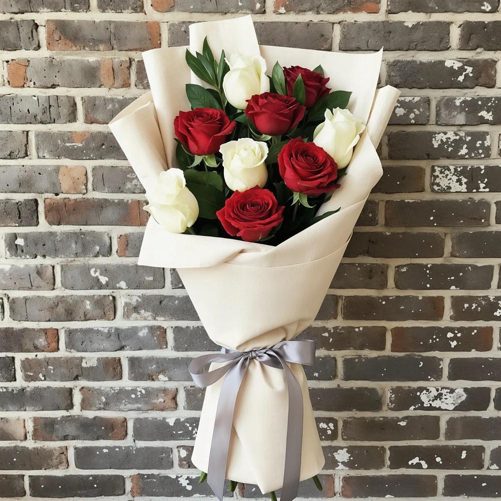 Букет цветов из: Розы в Первомайский