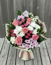 Букет цветов из:  Альстромерии, Гвоздики, Розы и Хризантемы в Первомайский