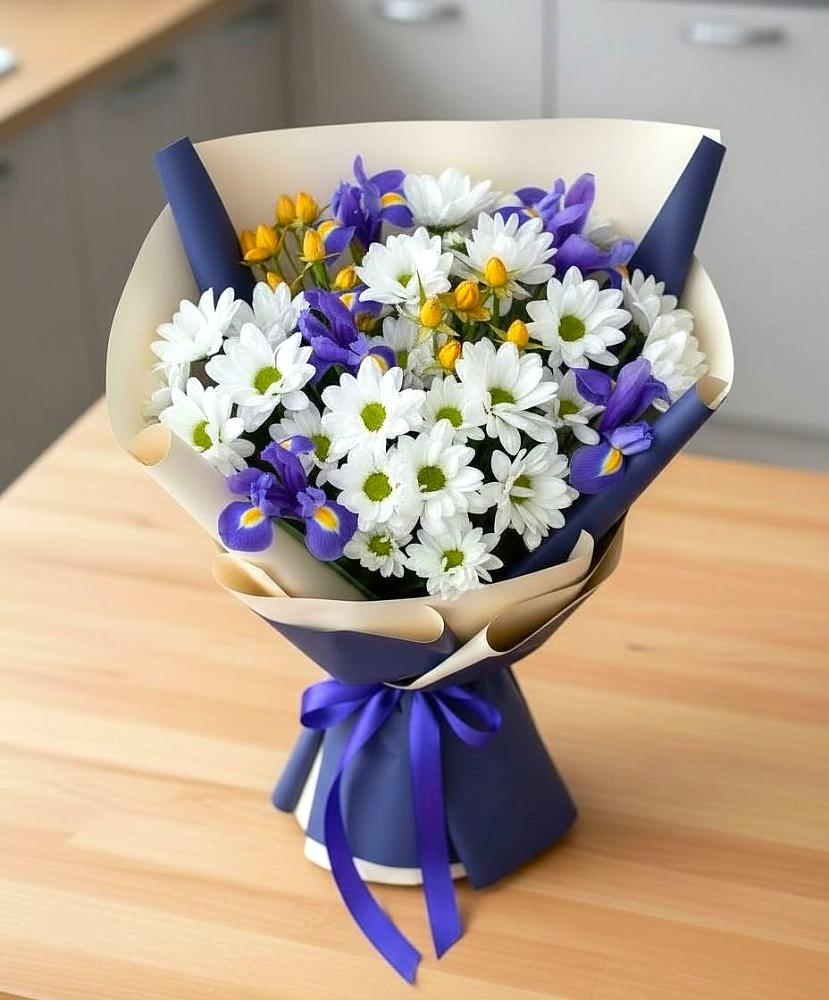 Букет цветов из: Розы, Ирисы и Хризантемы в Первомайский