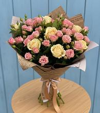 Букет цветов из:  Розы в Первомайский