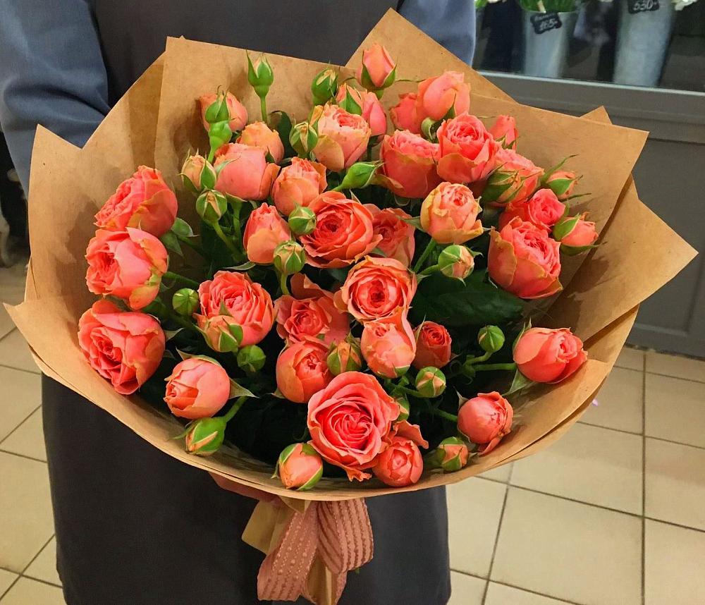 Букет цветов из: Розы в Первомайский