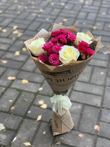 Букет цветов из: Розы в Первомайский