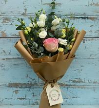 Букет цветов из:  Розы и Лизиантусы в Первомайский